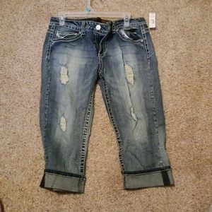 BRAND NEW Capri jeans